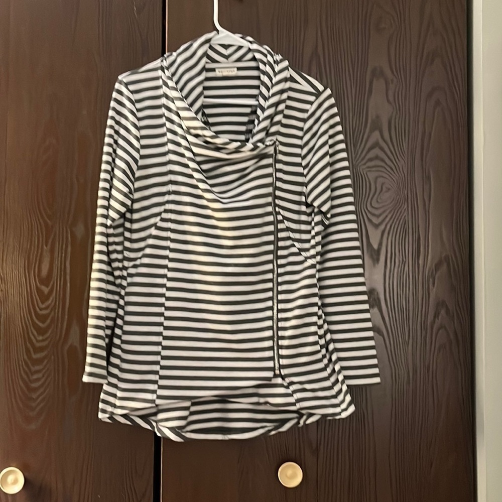 Main Strip gray and white striped sweatshirt with zipper in front. Size Medium.